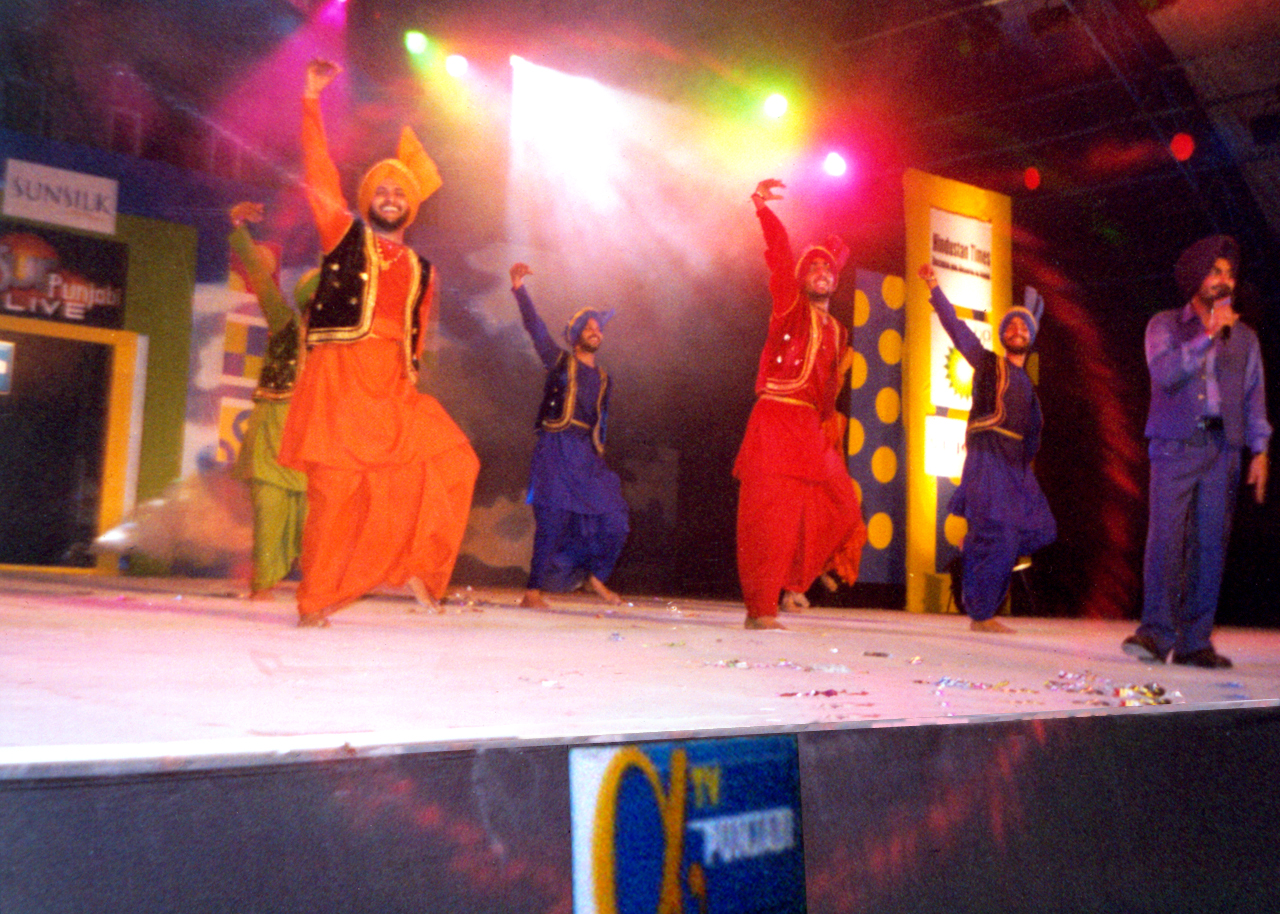 top-bhangra-classes-in-delhi-ncr-best-bhangra-dance-academy-classes